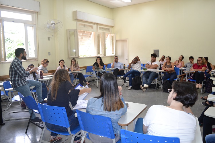 A roda de conversa despertou alunos e servidores a discutir os assédios moral e sexual em meio ao ambiente escolar